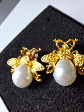 Earrings  bugs gold tone